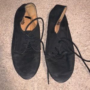 Charlotte Russe black lads up flats